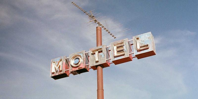 南亚木业：实木材料如何重塑高端商业空间的设计哲学